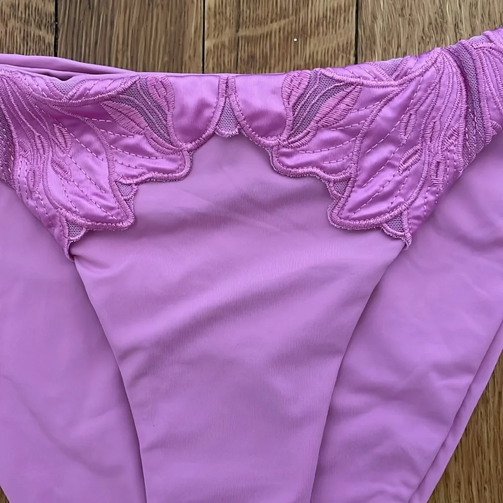 l*space‎ Claude Classic Bikini Bottom in Rosebud Embroidered Large NEW